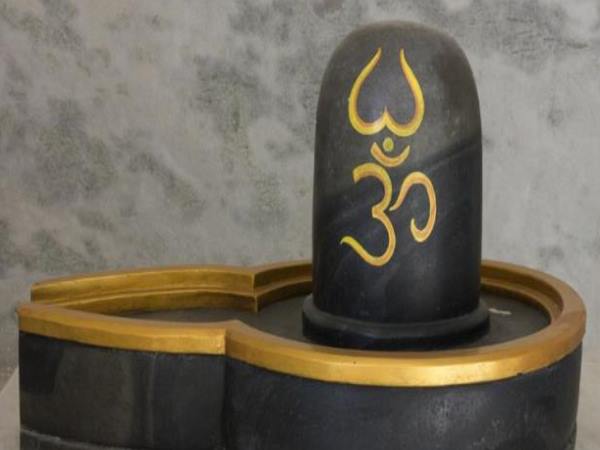 'शिवलिंग को निकालकर बने मंदिर'
