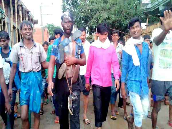 पंचायत के आदेश के बाद भी लड़की छेड़ने से नहीं आया बाज