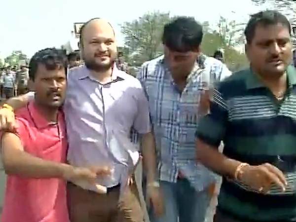 मृतक किसानों के परिजनों को एक करोड़ मुआवजा