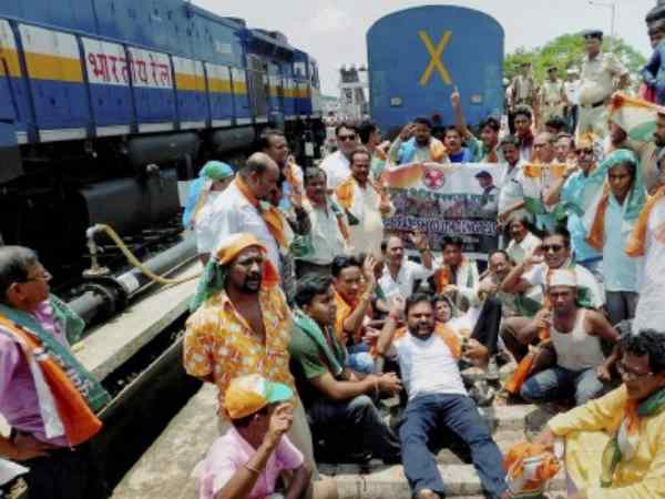 मंदसौर आंदोलन में आधा दर्जन किसानों की मौत मंदसौर आंदोलन में आधा दर्जन किसानों की मौत