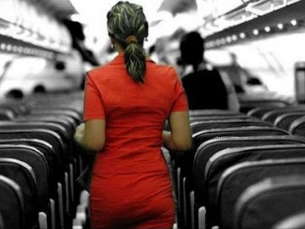 यात्री को उतारकर एयरपोर्ट पुलिस के हवाले कर दिया गा