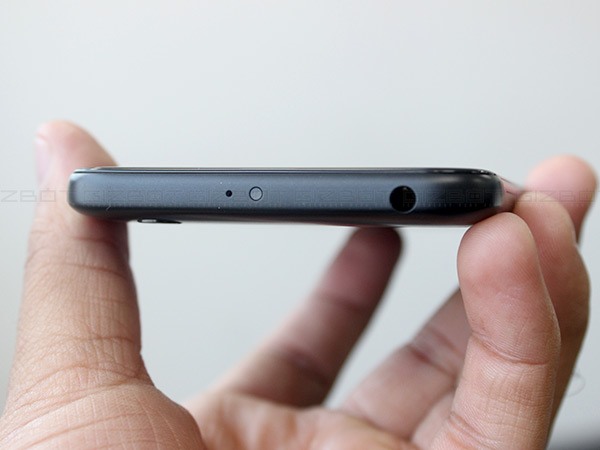 फोन को चावल के डिब्बे में बंद कर रखें