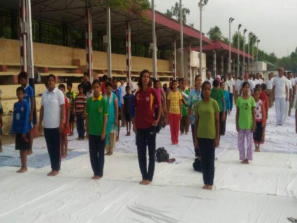 PICS: मोदी की काशी में अंतर्राष्ट्रीय योग दिवस पर देखिए लोगों का क्रेज