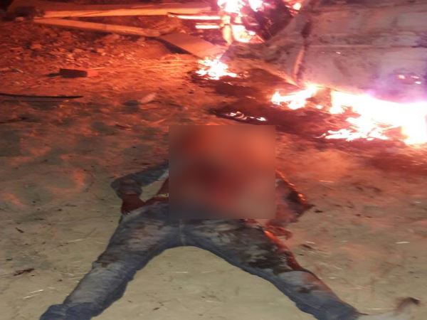 PICS: दो गुटों में अपनी पार्टी के समर्थन को लेकर जंग, 5 लोगों की मौत