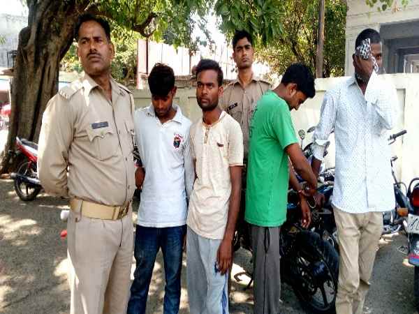 पुलिस ने चोरों को यूं पकड़ा