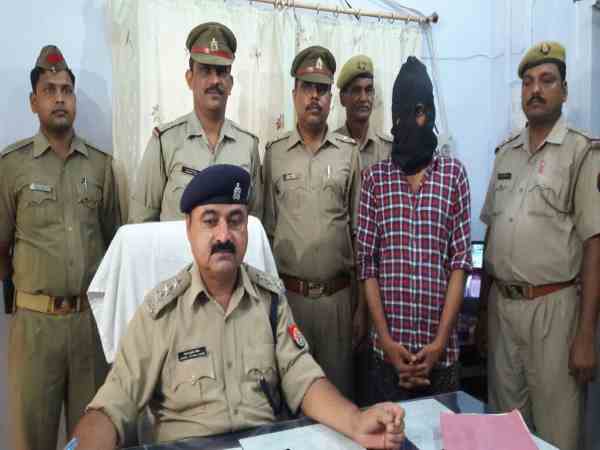 मोहल्ले में तरह-तरह की बातों से था परेशान