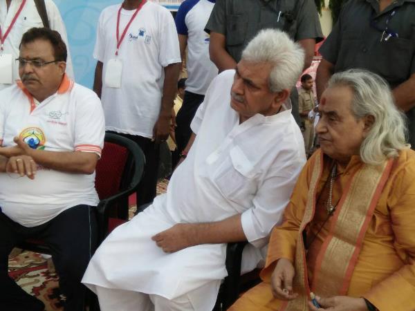 मोदी की काशी में अंतर्राष्ट्रीय योग दिवस पर देखिए लोगों का क्रेज