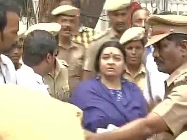 दीपा के समर्थकों ने किया विरोध प्रदर्शन दीपा के समर्थकों ने किया विरोध प्रदर्शन