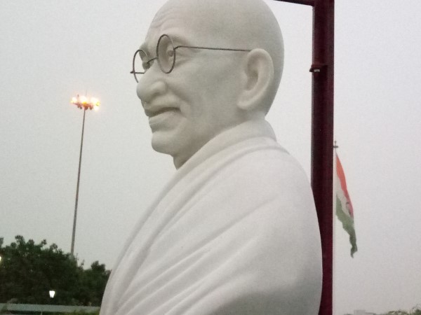 तो वजह सिर्फ और सिर्फ गांधी जी...