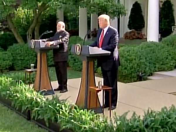 LIVE: साझा बयान में पीएम मोदी ने बिना नाम लिए पाकिस्तान पर किया हमला