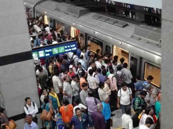 कैब और ऑटो रिक्शा ने भाड़े बढ़ाए