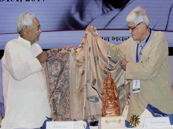 गांधी के नाम पर कांग्रेस की सहमति