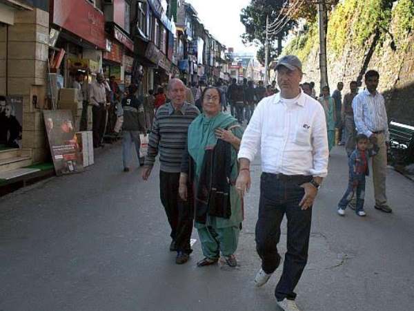 लेकिन उन्होंने मकान लिया शहर से दूर