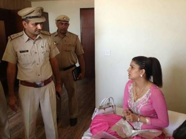 आखिर क्या है तस्वीरों का सच