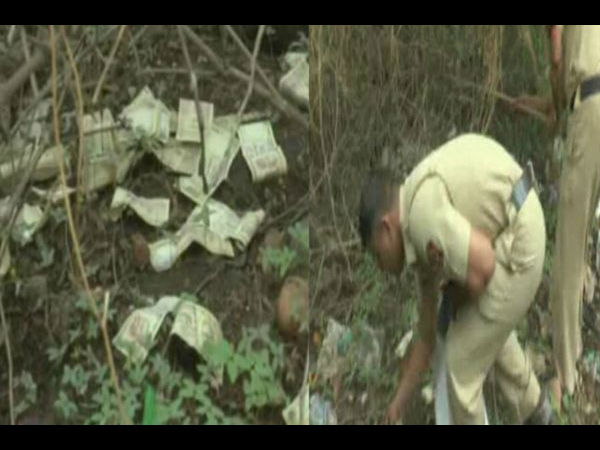  चारों ओर सिर्फ नोट ही नोट 