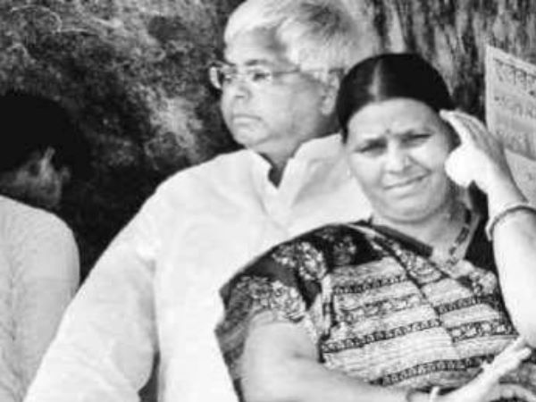 विदाउट टिकट ट्रेन में सफर कर रहे थे लालू के सास-ससुर...