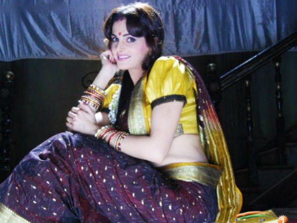 जिंदगी में आगे निकल गई हैं...