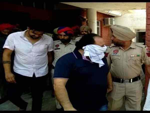 डीजीपी रैंक के अफसर के साथ दोस्‍ती 