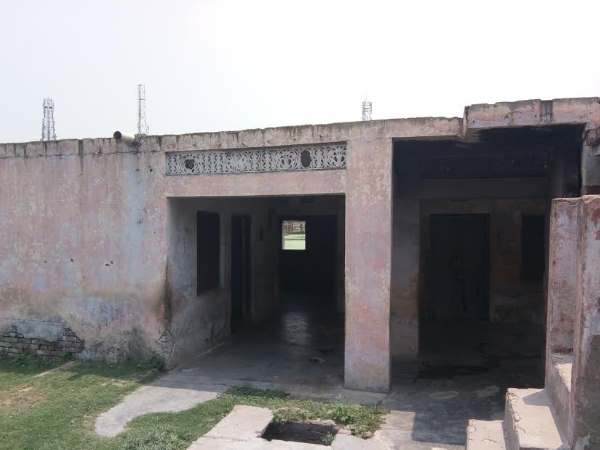 सुनसान कमरे में ले जाकर किशोरी से गैंगरेप