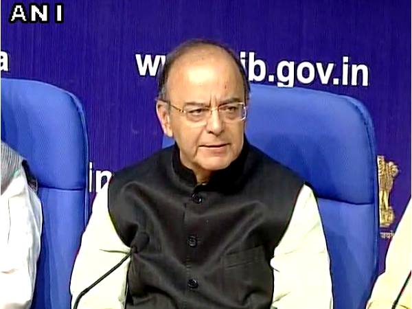 वित्त मंत्री अरुण जेटली ने कहा कि हमे विरासत में खराब अर्थवस्था मिली थी हमने पहले उसको सुधारा फिर पटरी पर ला रहे है। पहले जो भ्रष्टाचार का चलन था उसे खत्म किया गया। सरकार ने कई रिफार्म की दिशा में कई साहसिक फैसले किए। वहीं जीडीपी के आंकड़ों पर अरुण जेटली ने कहा कि भारत पर वैश्विक मंदी का असर रहा। अरुण जेटली ने कहा कि 3 में से 2 साल मानसून खराब रहा। पिछले तीन सालों में भारत की साख मजबूत हुई है, राज्यों में अर्थव्यवस्था को मजबूत करना है। वित्त मंत्री अरुण जेटली ने कहा कि हमे विरासत में खराब अर्थवस्था मिली थी हमने पहले उसको सुधारा फिर पटरी पर ला रहे है। पहले जो भ्रष्टाचार का चलन था उसे खत्म किया गया। सरकार ने कई रिफार्म की दिशा में कई साहसिक फैसले किए। वहीं जीडीपी के आंकड़ों पर अरुण जेटली ने कहा कि भारत पर वैश्विक मंदी का असर रहा। अरुण जेटली ने कहा कि 3 में से 2 साल मानसून खराब रहा। पिछले तीन सालों में भारत की साख मजबूत हुई है, राज्यों में अर्थव्यवस्था को मजबूत करना है।