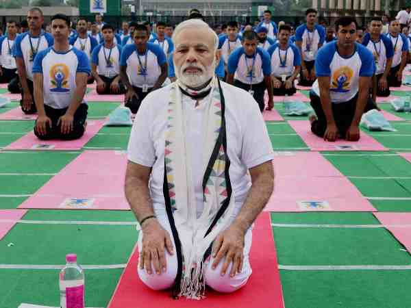'योग दिवस है पब्लिसिटी स्टंट'