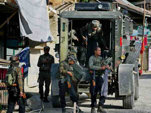 पजलपुरा में हिज्बुल आतंकियों की तलाश