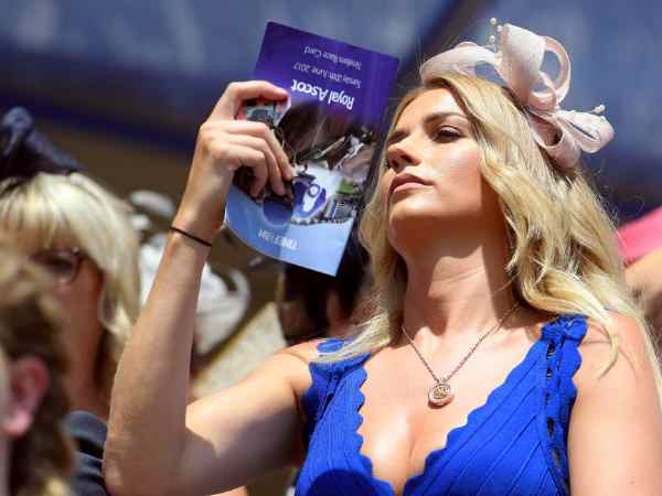 अंग्रेजों को याद आए हाथ के पंखे