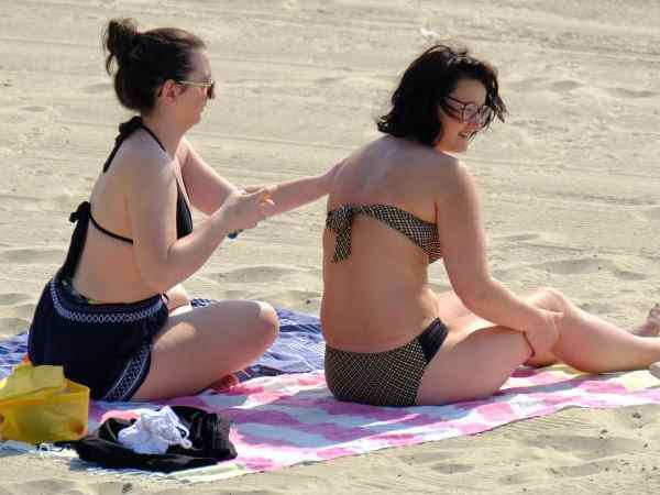 बीच पर ही माालिश