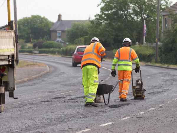 सड़के तक पिघल रही