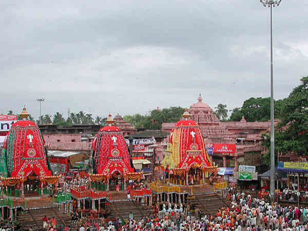 ढोल, नगाड़ों, तुरही और शंखध्वनि... ढोल, नगाड़ों, तुरही और शंखध्वनि...