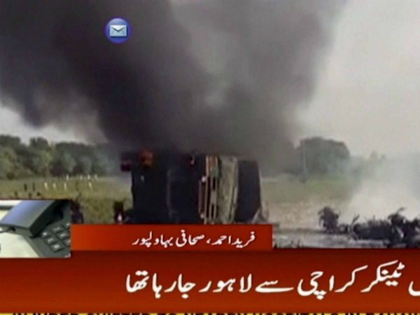 बच्चे, महिलाएं भी झुलसीं ( सारी तस्वीरें डॉन के सौजन्य से) बच्चे, महिलाएं भी झुलसीं ( सारी तस्वीरें डॉन के सौजन्य से)