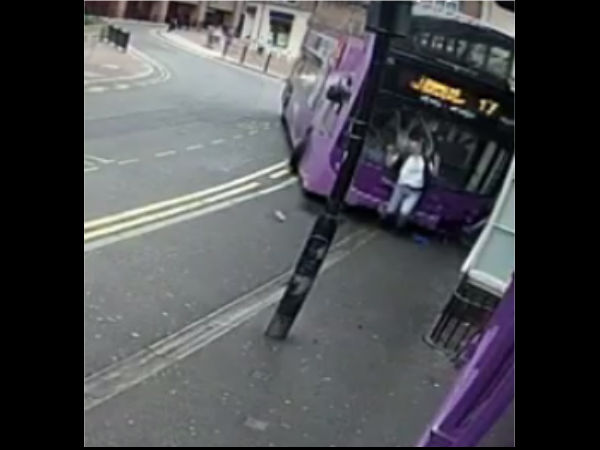  बेकाबू बस ने मारी टक्कर