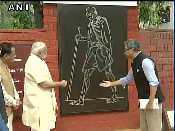 साबरमती आश्रम में मोदी