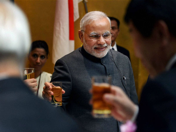  साथ आएगा चायवाला भी 