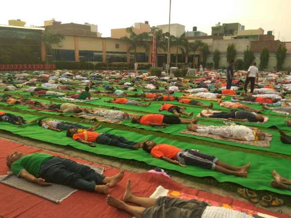 PICS: मोदी की काशी में अंतर्राष्ट्रीय योग दिवस पर देखिए लोगों का क्रेज