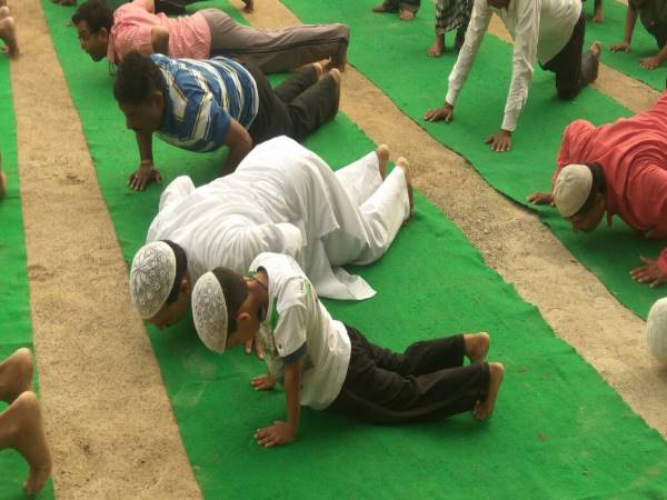 PICS: मोदी की काशी में अंतर्राष्ट्रीय योग दिवस पर देखिए लोगों का क्रेज