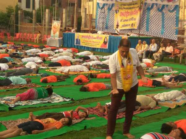 PICS: मोदी की काशी में अंतर्राष्ट्रीय योग दिवस पर देखिए लोगों का क्रेज