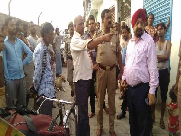 PICS: योगी के बंद किए मीट की कर रहा था होम डिलीवरी, किया गया गिरफ्तार