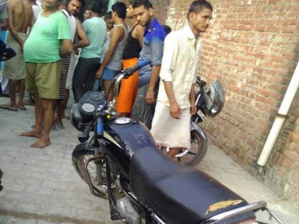 PICS: योगी के बंद किए मीट की कर रहा था होम डिलीवरी, किया गया गिरफ्तार