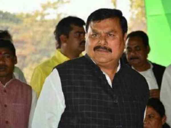 'मंंत्री जी, 10 लाख दे दो वरना परिवार को बम से उड़ा दूंगा' 'मंंत्री जी, 10 लाख दे दो वरना परिवार को बम से उड़ा दूंगा'