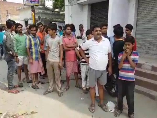 बेटे ने आकर मां से कहा- 'मार दिया भाभी को, जाओ देख लो...'