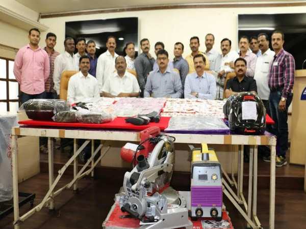चोरी के पैसों से बंगला बनाने वाला शातिर गिरफ्तार