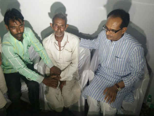 शिवराज से मिलकर मारे गए किसानों के परिजनों ने की उपवास तोड़ने की अपील, भावुक हुए सीएम