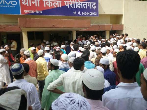 PICS: मेरठ के एक समलैंगिक मामले में हत्या बना ईद की नमाज के बाद बवाल की वजह