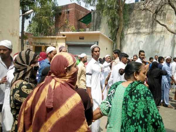 PICS: मेरठ के एक समलैंगिक मामले में हत्या बना ईद की नमाज के बाद बवाल की वजह