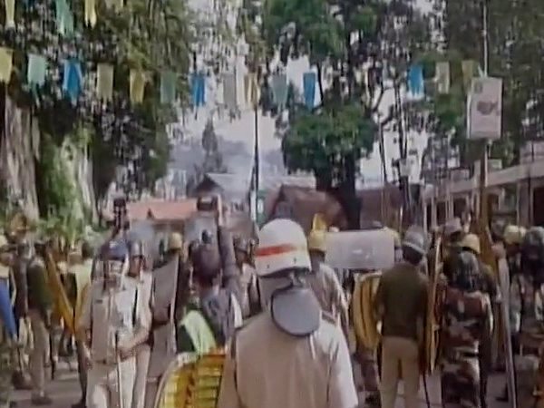  बंगाली भाषा पर तकरार, ममता सरकार के खिलाफ विरोध मार्च