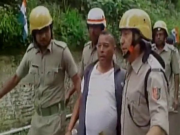  बंगाली भाषा पर तकरार, ममता सरकार के खिलाफ विरोध मार्च