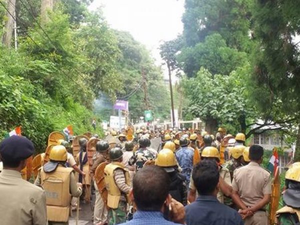  बंगाली भाषा पर तकरार, ममता सरकार के खिलाफ विरोध मार्च