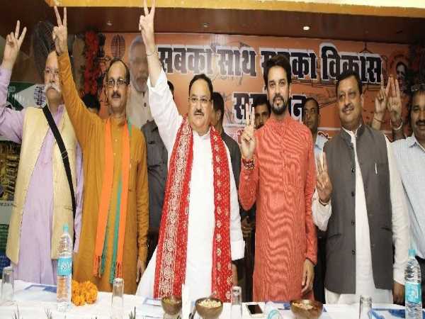 हिमाचल में धूमल-नड्डा की आपसी लड़ाई, संकट में भाजपा