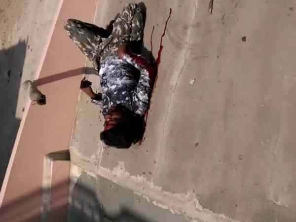 छेड़खानी कर भागा युवक ऊंची इमारत से कूदा, देखिए क्या हुआ हाल छेड़खानी कर भागा युवक ऊंची इमारत से कूदा, देखिए क्या हुआ हाल